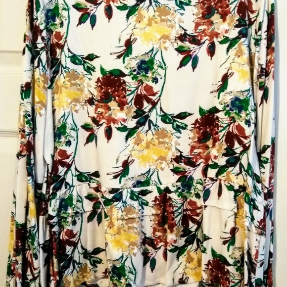 JUST FAB, Flower Blouse, Size XL - Picture 2 of 4